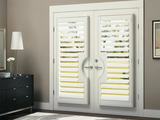 hunter-douglas-heritance-custom-wood-door-shutters-bedroom